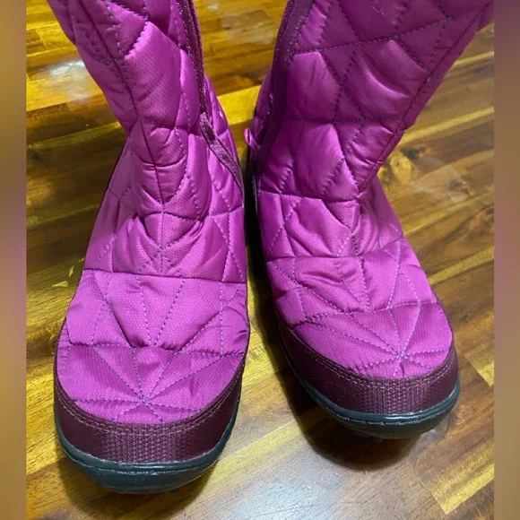 NWT Columbia Women's Magenta Quilted Boots waterproof. - Picture 3 of 8